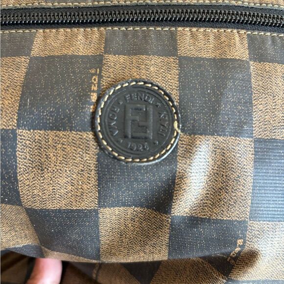 Authentic Fendi light crossbody shoulder bag - Picture 3 of 10